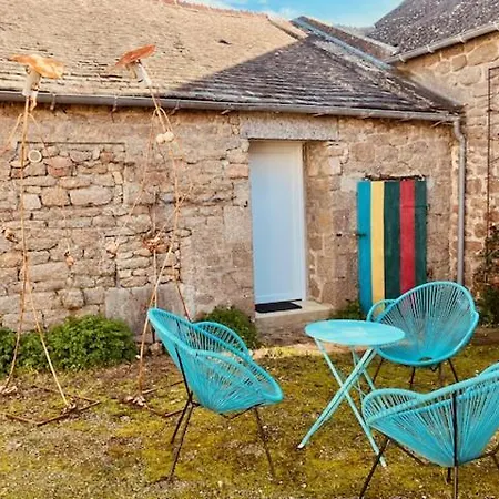 Maison Ancienne Refaite Entierement A Neuf 8pers, 4 Chambres Dans Village 50760 France Montfarville